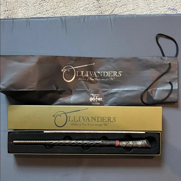 Ollivanders Wand with Box Harry Potter - Picture 1 of 9
